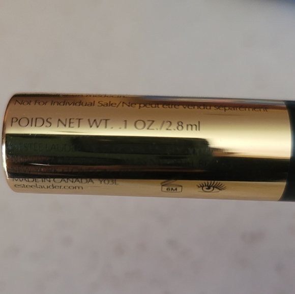 Estee Lauder Mascara,extremely black. - Picture 7 of 9